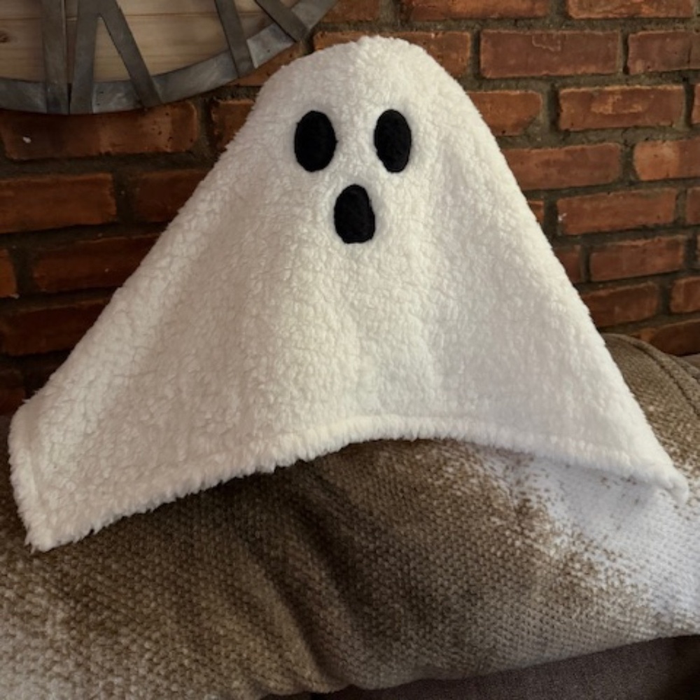 Adorable Sherpa Ghost pillow - Brand New